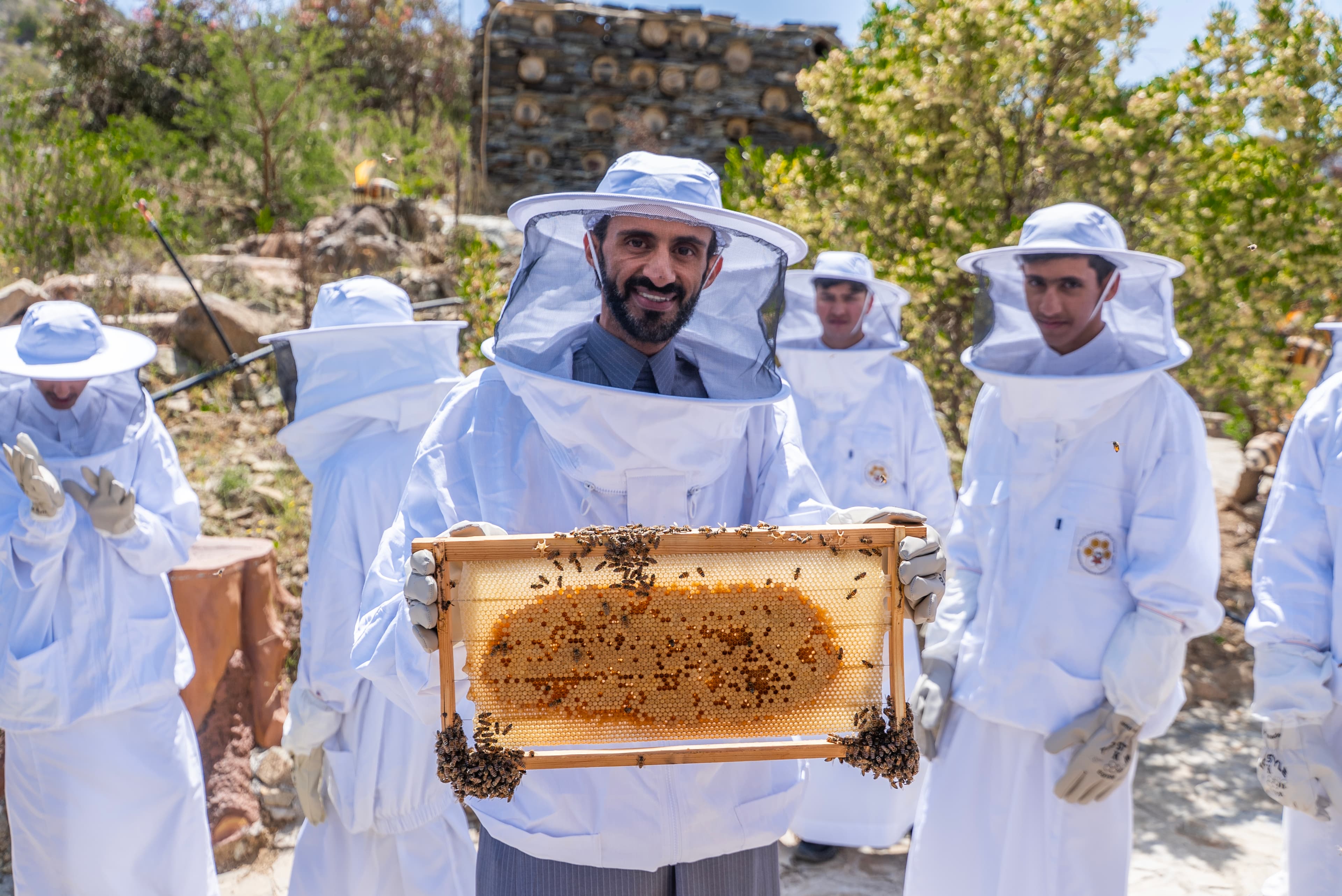 اكتشفوا أسرار النحل والعسل في السياحة النحلية 